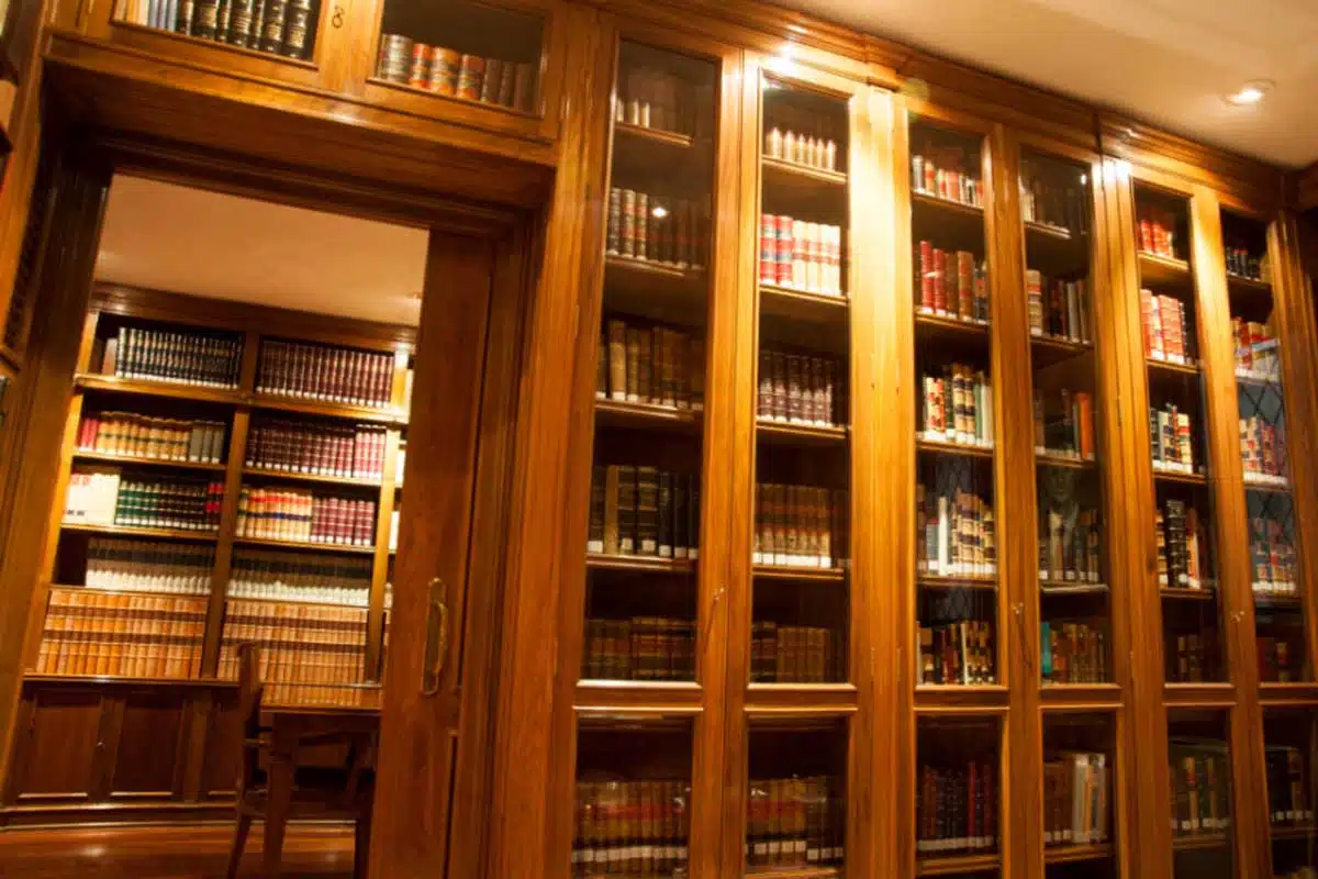 estudio-juridico-biblioteca-frontal estudio-juridico-biblioteca-frontal